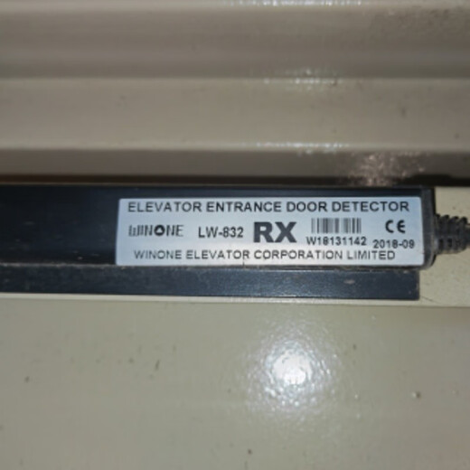 Lingwang elevator light curtain 3.5 633K door sensor original label LWG-154-24V-PNP-NC-5 meters