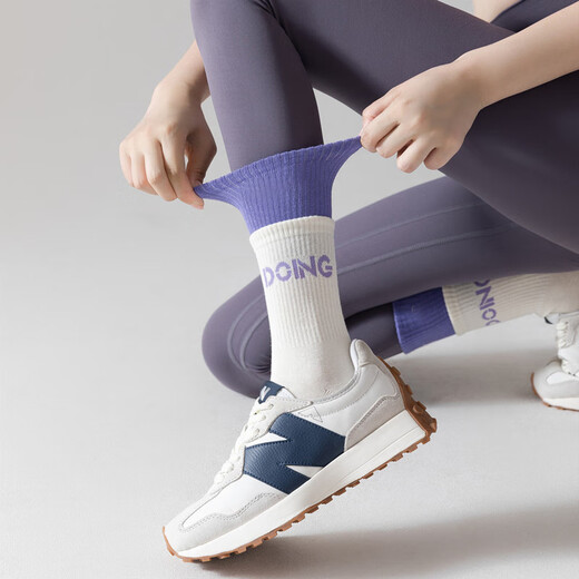 LULU CENTURY silicone anti-slip yoga socks for women, color-blocked mid-calf socks, indoor fitness Pilates, high-rise tube sports and leisure socks for women, white, one size fits all