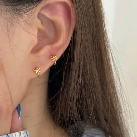 Birds watching the sun don't need to take off their bow earrings when sleeping. Mini, exquisite, cute, ear bone earrings, earrings, and earrings. A pair of golden bows (with exquisite packaging box)