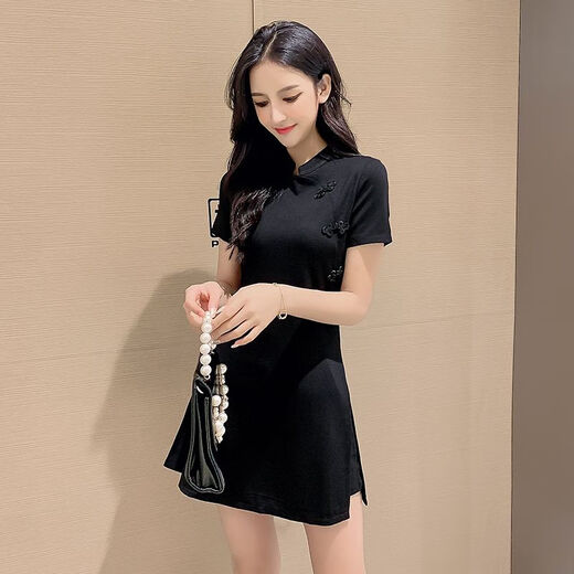 Wei Jie's Cheongsam ist für ein Fotoshooting im nationalen Trend eines neuen Kleides mit schlankem Fit und Slim Socialite Little Black Rock Women's Summer verbessert.