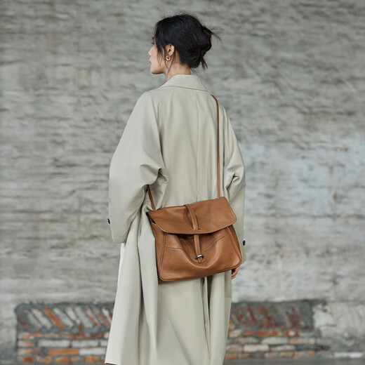 Qiu Zhen Retro 001 Messenger Bag Women's Shoulder Commuting Large Capacity Crossbody Bag Vegetable Tanned First Layer Cowhide Bag Elephant Gray-Medium