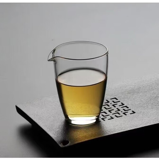 Worry-free fair cup heat-resistant thickened high-temperature-resistant glass fair cup Chinese-style household tea divider transparent male cup tea sea