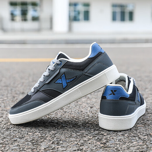 Xtep Herrenschuhe, Sommer trendy leichte Masche atmungsaktives Low -Top -Freizeitschuhe, trendige Schuhe, grüne Schwanz kleine weiße Schuhe, einfache Sportkohlegrau/Schwarz/Grau Schwarz Blau 7027 41