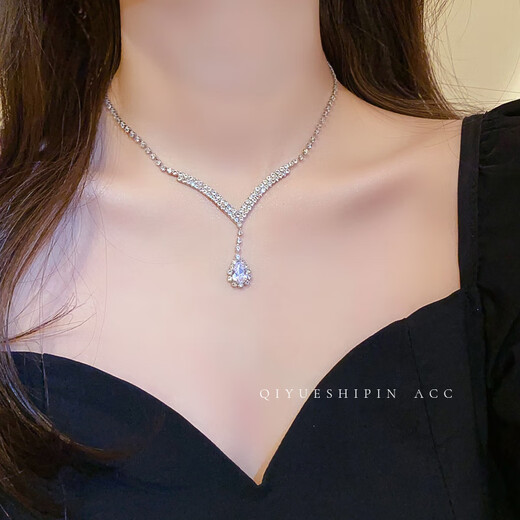 DL 1998 Fat Donglai Same Style Wedding Necklace Tassel Bridal Dress Light Luxury Niche Clavicle Chain Female Sensation Dinner Necklace 2024 Silver - Sparkling Diamond Water Drop Tassel Necklace + Earrings