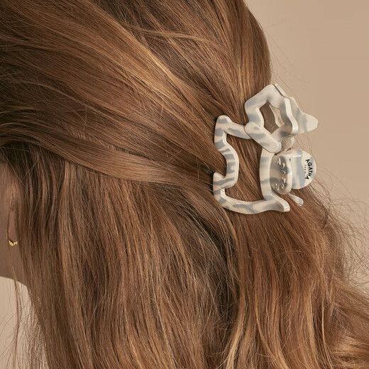 AGATHA/Aijiasha leopard print puppy hair clip headdress high-end hair clip for women [birthday gift] high stern shark clip [summer hot sale] white and blue hair clip