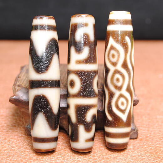
Luoyi authentic pure agate chalcedony old mine high oil pharmacist weathered pattern three-five seven-nine eye dzi bead necklace pendant number 1049 weathered patellar pharmacist Guanyin dzi bead