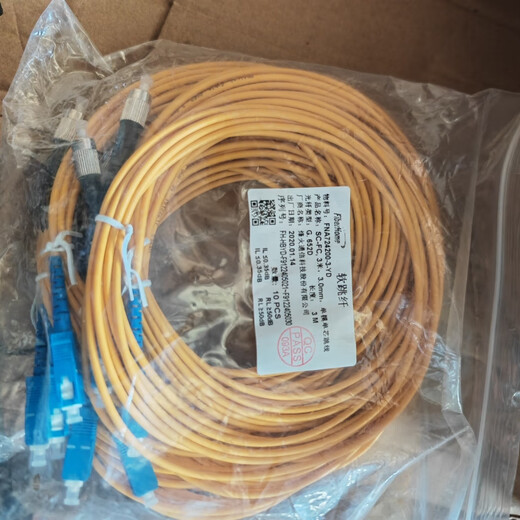 Télécom Grade unique Circulaire à grande fibre plate Fibre Pigne FC-SC Fibre Jumper Pigtail FCSC 1M 2M 3M 5M FC-SC 2,0 mm Fibre 1M