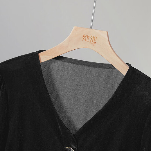 She pool V-neck single-breasted velvet shirt women's 2025 autumn new retro elegant long-sleeved shirt