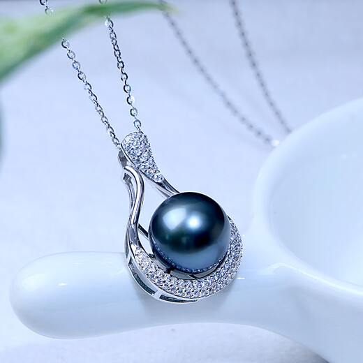 Manzhutang light luxury jewelry Tahitian black pearl pendant S925 silver single black pearl pendant clavicle chain for wife and mother 11-12mm with silver chain