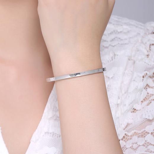 Yuan Shengfu's new PT950 high-quality fixed-mouth honeycomb platinum bracelet, genuine women's fashion platinum bracelet, 17.87 grams/inner diameter 58mm/thickness about 3.7mm
