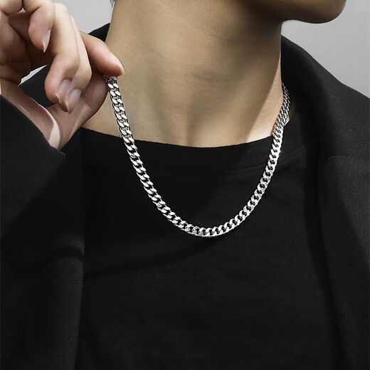Ostantin Cuban necklace for men, high-end, handsome, trendy titanium steel clavicle chain, birthday and Valentine's Day gift for boyfriend and husband. Cuban necklace - about 6MM thick and 60CM long (approximately below the collarbone)