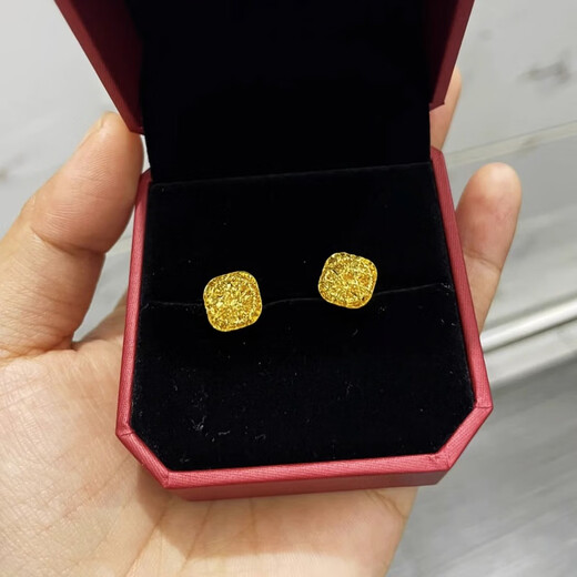 Putino's new sparkling sugar cube earrings gold brushed flower earrings 999 full gold fashionable earrings for your girlfriend brushed small sugar cube earrings