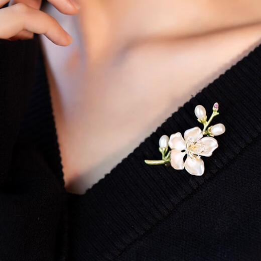 Jingli Jingda Magnolia Brooch Высококачественная женская изысканная ниша из пресноводной жемчужины День преподавателя подарка женщины-учителя высококлассного практического и изысканного магнолии [изящная подарочная коробка]