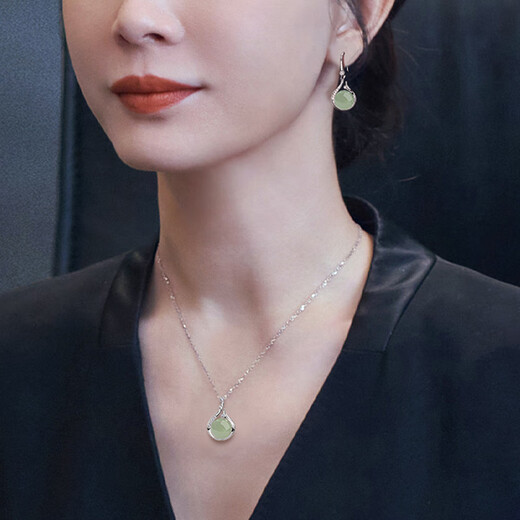 QPQK Hotan jade necklace for women, high-end and light luxury, 2025 new popular niche jade pendant, jade clavicle chain, sapphire necklace, high-end gift box