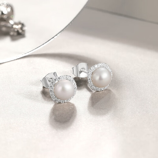Saturday Fortune (ZLF) S925 Silver Freshwater Pearl Stud Earrings Feminine Hepburn Style Stud Earrings for Birthday Gifts A Pair of White Earrings