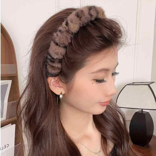 Shusu big wave leopard print plush headband high skull Korean lace teeth anti-slip hair pressure autumn and winter face wash headband broken hair arrangement leopard print plush headband light color