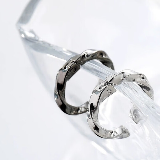 Bai Qixin has no pierced ears, high-end American style, no holes, no punching, men's ear clips, trendy men's single earrings for boys, handsome earrings for men, Moebius hoop ear clips, black and silver, 2 pairs