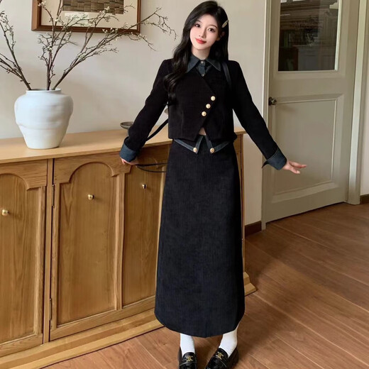 Dan ropa de invierno de niña gorda de mujeres bastante grande con un conjunto completo de tops de estilo Hepburn de temperamento otoño de las mujeres con un estilo de fragancia pequeña. Conjunto corto de dos piezas 1585 L Recomendado 100-120