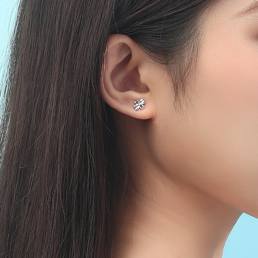 Safir platinum earrings for women PT950 car flower love four-leaf clover platinum earrings for birthday gift, about 1.70 g
