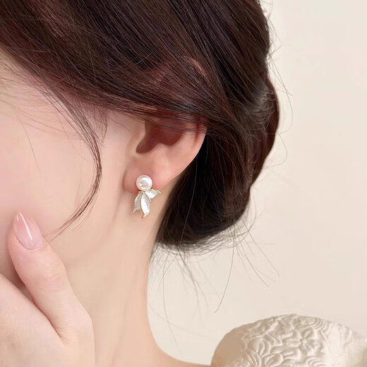 Miao Yijia Pearl Earrings Sterling Silver Earrings for Women 2025 New Silver Earrings Girls Birthday Gifts Temperament High-end Niche Pair of Pearl Fishtail Earrings