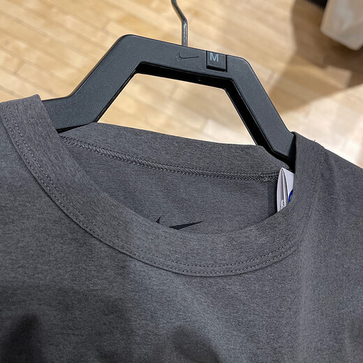 Nike (Nike) T-shirt à manches courtes 2025 Été Nouveau Hyverse Dri-Fit pour hommes à séchage rapide Half-Syleved Round Couf Grey Grey / Desert Moss Green / Silver HV4882-299 Derre rapide XL
