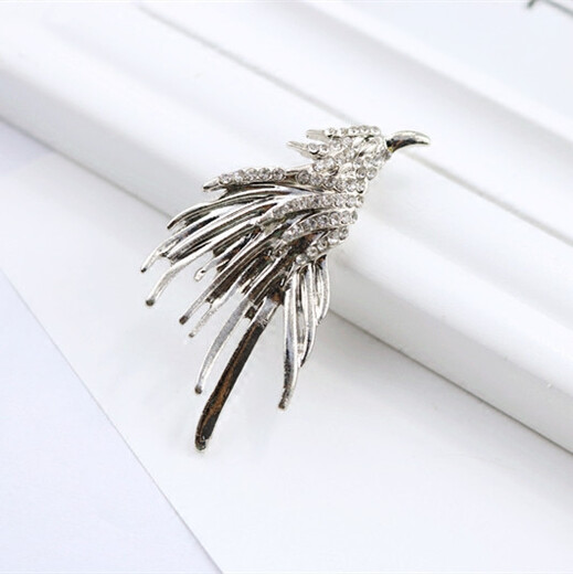 Men's suit brooch European and American general eagle domineering men's pin medal retro metal badge cap badge jewelry