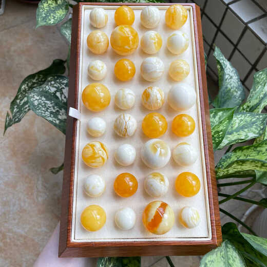 Taste Ju Xiaogui beeswax Russian material burnt leather material amber beeswax round beads single bead chicken oil red chicken oil yellow tiger skin pattern gold porcelain white round beads 1