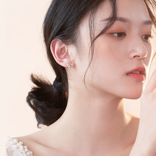 Lao Fengxiang PT950 platinum earrings for women, platinum earrings for girls, 520 Valentine's Day gift for girlfriend, old and suitable