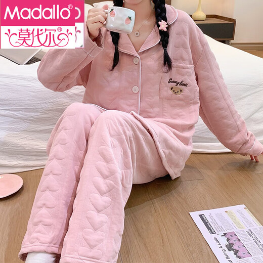Pajamas de vente directe modale pour femmes en automne et hiver neuf coton à air mezzanine vêtements de maison épaissis pour l'hiver cardigan costume 12806 ours poche m