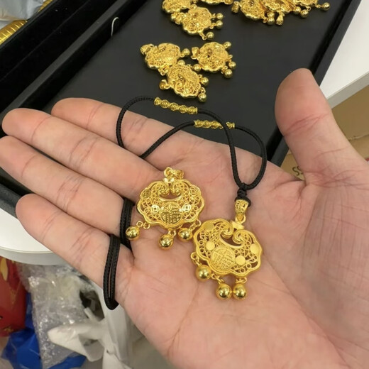 Pu Lianzhi gold package silver blessing lock bag longevity lock pendant gold safety lock small gold lock bag fortune and auspicious lock total weight of the lock bag with blessing character 13 grams