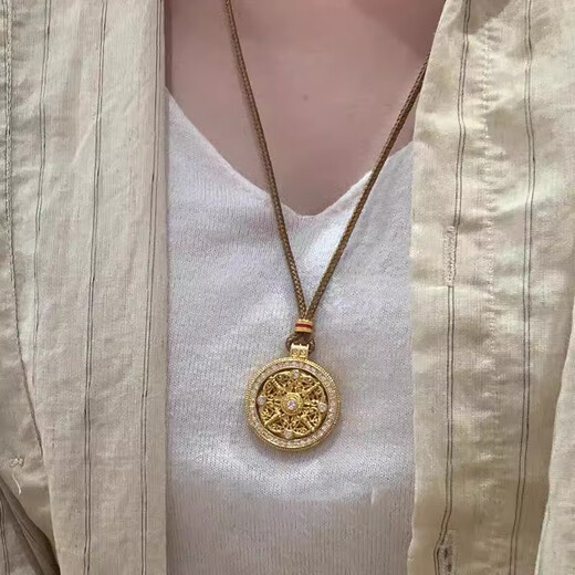 Xinshe Wei Xue's same style diamond-set gold eight-treasure compass necklace for women round pendant imitation sand gold 520 as a gift for your girlfriend Diamond-set eight-treasure compass necklace with exquisite gift box