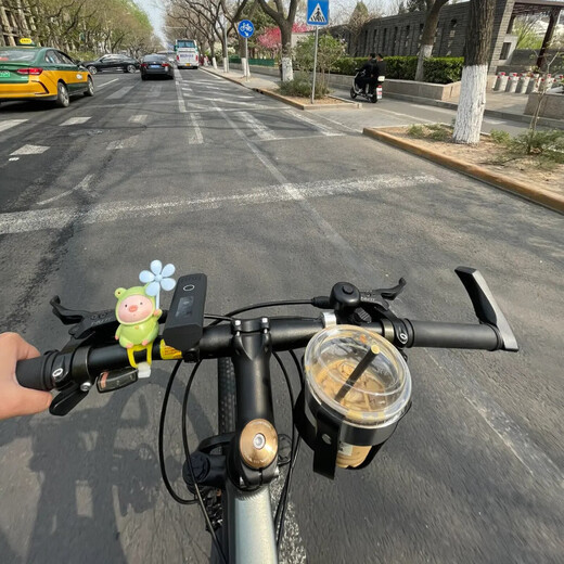 Shantou Lincun road bike handlebar water bottle holder flat handlebar bicycle anti-shake riding bracket electric bike mountain bike milk tea cup holder cup holder size suitable for pipe diameter 21-22mm (inclusive