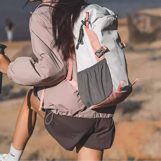 星昔轻便户外运动登山包男女专业徒步旅游骑行背包大容量双肩包书包 粉色