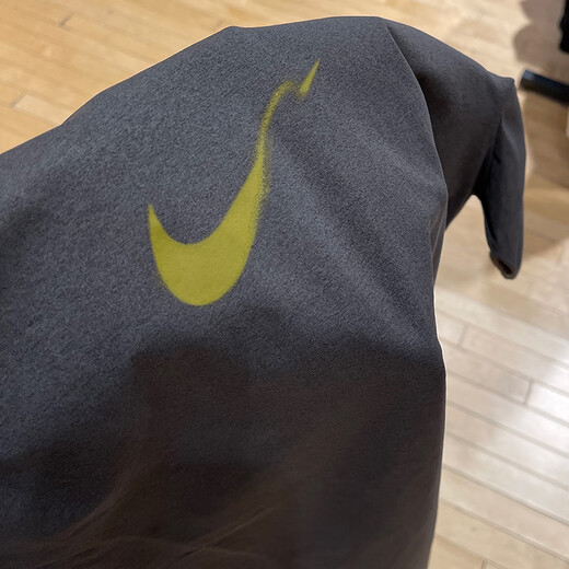 Nike (Nike) T-shirt à manches courtes 2025 Été Nouveau Hyverse Dri-Fit pour hommes à séchage rapide Half-Syleved Round Couf Grey Grey / Desert Moss Green / Silver HV4882-299 Derre rapide XL