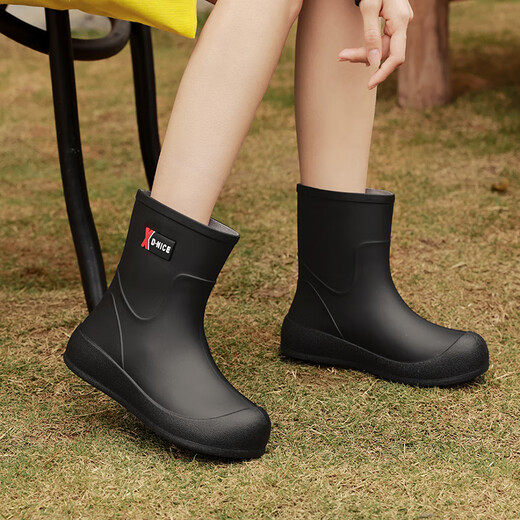 DG / Du Bottes de pluie épaissi pour les femmes avec des chaussures de pluie imperméables chaudes en velours pour adultes pour les chaussures en caoutchouc de cuisine non glissante de tube à tube moyen [chaussures simples et polyvalentes] Noir 38