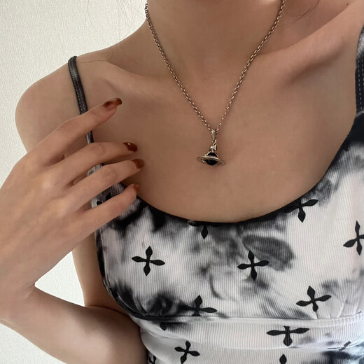 Intelligent three-dimensional Saturn West Queen Mother Glass Black Pearl Planet Clavicle Chain Necklace Women's Light Luxury Niche Design High-level Sense Black Planet Pendant Necklace (Keeps Color for Half a Year)