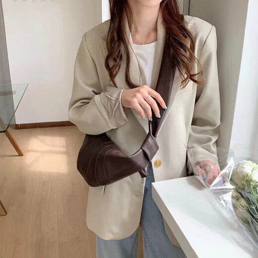 Hot-selling retro niche cow leather croissant horn dumpling bag genuine leather fashion bag for women shoulder crossbody bag black 36*5*17cm (small size