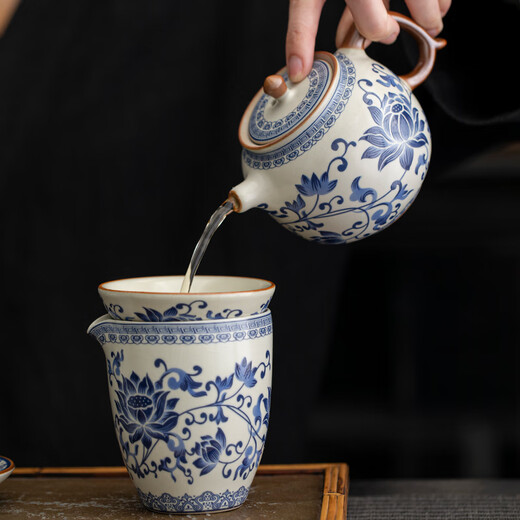 
MathDeray Ru Kiln Blue and White Tea Set Set 2025 New Household Tea Brewer Light Luxury Kung Fu Tea Cup Cover Bowl Gift Box Pack 9272 Ru Kiln (tea pot + cover bowl) Jiangshan---Lecture
