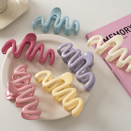 SAHANE Zuoyu's new cream-colored wavy line clip dopamine irregular hair clip simple design hair shark clip dopamine wave clip random one