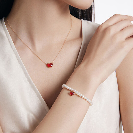 Chow Tai Fook ENZO Little Red Heart Series 18K Gold Carnelian Freshwater Bead Bracelet for Women EZV8385 EZV8385