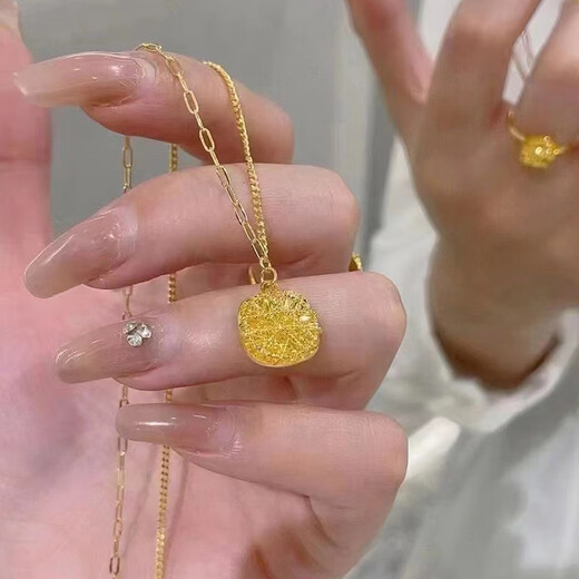 GRAYCEWODY Old Phoenix Gold 9999 Pure Gold Brushed Sugar Cube Pendant Gold Flash Necklace Solid Gold Fashion Clavicle Chain 0.01g Old Phoenix Gold Store Model Brushed Sugar Cube Necklace x 45cm