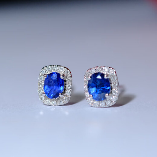 Iba 0.66 carat royal blue sapphire earrings 18K gold set with diamond colored gemstones as a birthday gift for girlfriend 0.6 carat ready stock