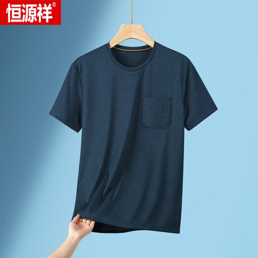 Hengyuanxiang (Hyx) Kurzärärtes T-Shirt für Männer 2025 Sommerrunde Halseis Seiden Neue Stil mittleren und älteren Männer losen Top-Taschen-Casual Wear S686 Military Green XL 130-150jin [Jin gleich 0,5 kg]