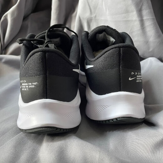 Nike (Nike) Zapatos de hombres oficiales Autumn New Quest 4 Running Mesh Flying Mesh Breathable Low Top Shoes Casual Shoes Da1105-006 Blanco y negro 44