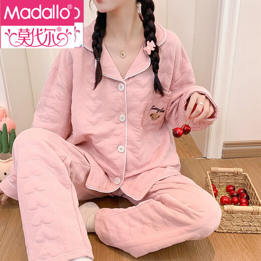 Pajamas de vente directe modale pour femmes en automne et hiver neuf coton à air mezzanine vêtements de maison épaissis pour l'hiver cardigan costume 12806 ours poche m
