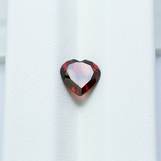 UDUMULLAGE JEWELLERS Sri Lanka imported peridot topaz garnet 00646300 heart-shaped garnet 1.5ct