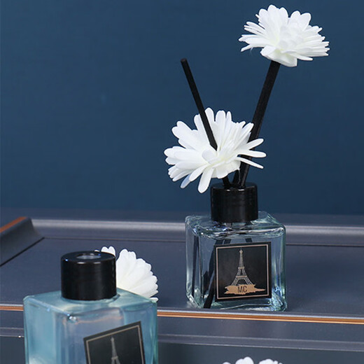 Small square bottle 50ml fire-free air freshener, long-lasting room essential oil fragrance, special for bedroom and bathroom, same style 10, osmanthus fragrance 2 bottles, 50ml/bottle