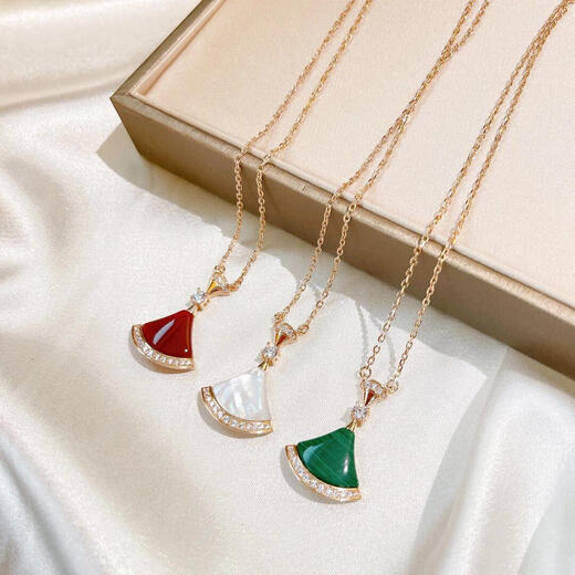 Shilian 18K rose gold mini skirt necklace counter with the same style AU750 fan-shaped pendant clavicle chain as a gift for girlfriend and wife Large single fan full of diamonds