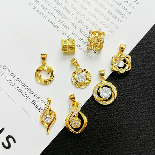 Junbu 18K gold pendant women's gold necklace single pendant single without chain Au750 gold clavicle chain single pendant 18K gold pendant (only love pendant)