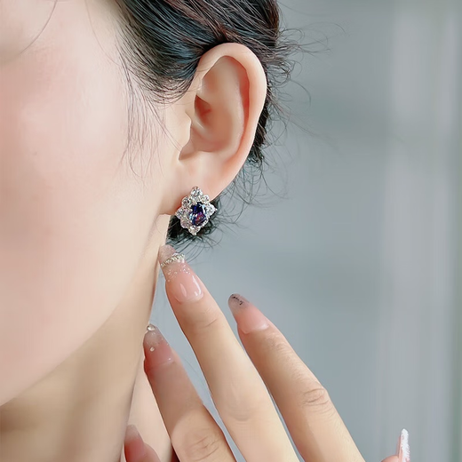 Henglijia 3 carat simulated tanzanite sapphire earrings for women, small, exquisite and high-end, internet celebrity high carbon diamond 925 sterling silver E82 tanzanite blue earrings